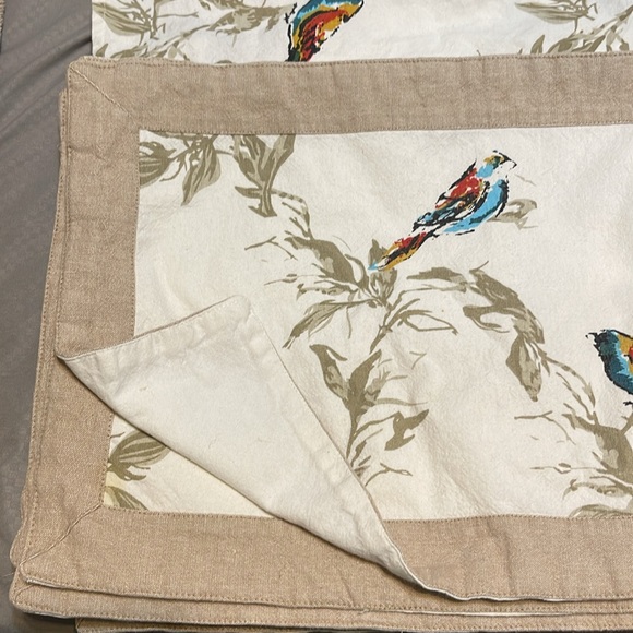 Beautiful set of cloth napkins & place mats with bird design - Picture 3 of 5